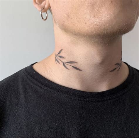 tatuajes para el cuello pequeño|tattoo en el cuello hombre.